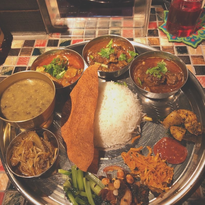 チキンと豚なんこつと合鴨のダルバート(ヤタラ スパイス （Yatara spice）)