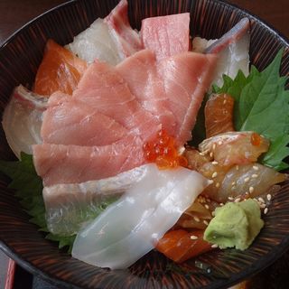 トロ入りスーパー海鮮丼(博多豊一 ベイサイドプレイス博多)