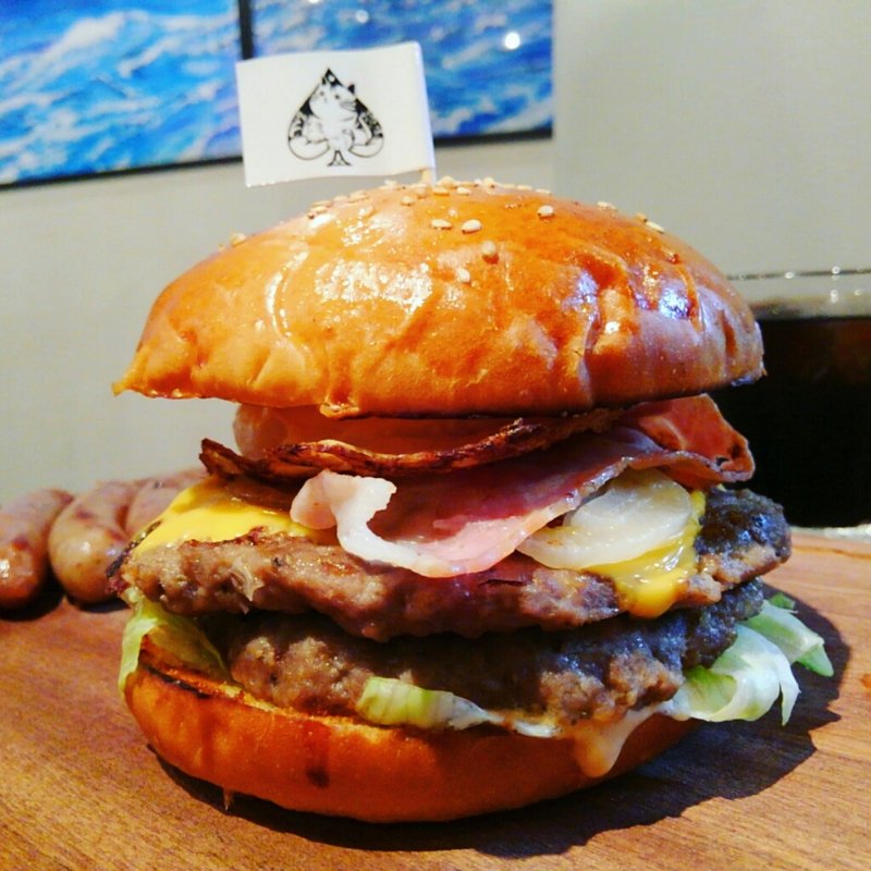 チーズベーコンエッグバーガー(SPADE CAT BURGER (スペードキャットバーガー))