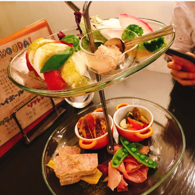 前菜タワープレート(アベンティーノ)