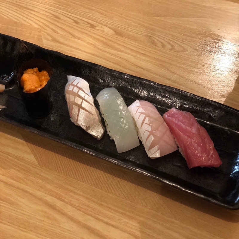 握り寿司5貫(大地と海のめぐみ 魚 （だいちとうみのめぐみ ぎょっ）)