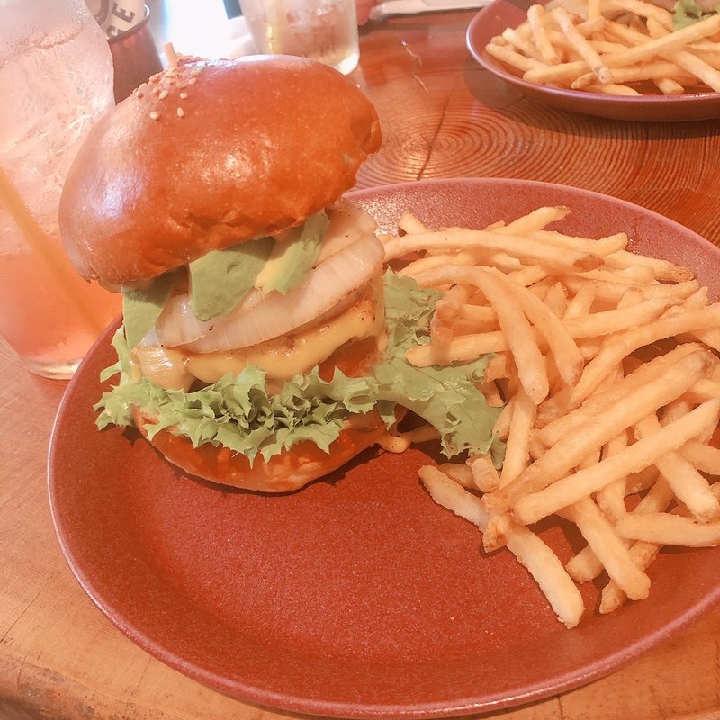アボカドバーガー(８HOTEL SHONAN FUJISAWA)