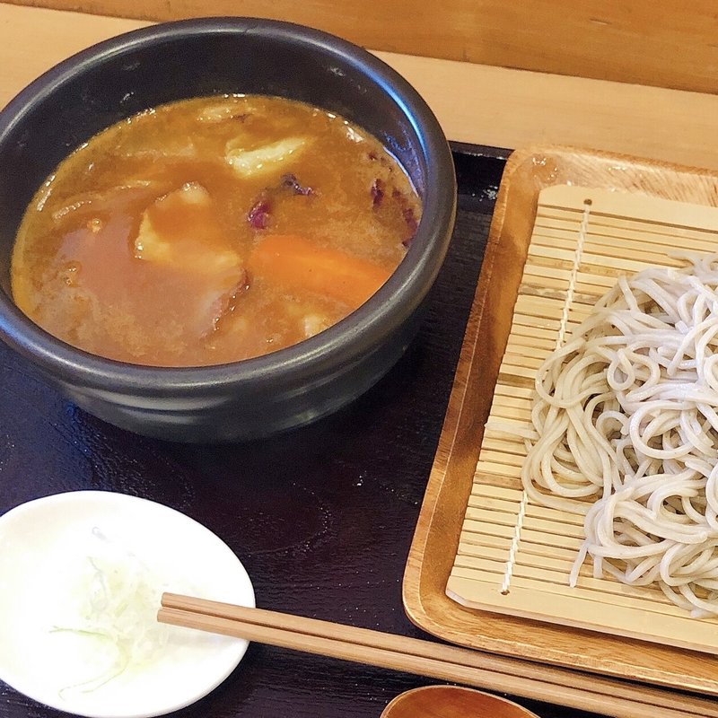 ベーコンとトマトのカレーせいろ(そば・料理 ありまさ)