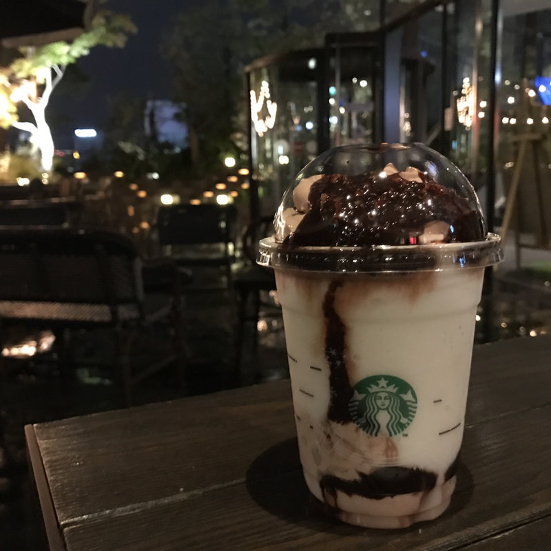 クランチーアーモンドチョコレートフラペチーノ(スターバックスコーヒー 東急プラザ 表参道原宿店)