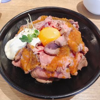 ローストビーフ丼(神田の肉バル ランプキャップ 赤羽店)