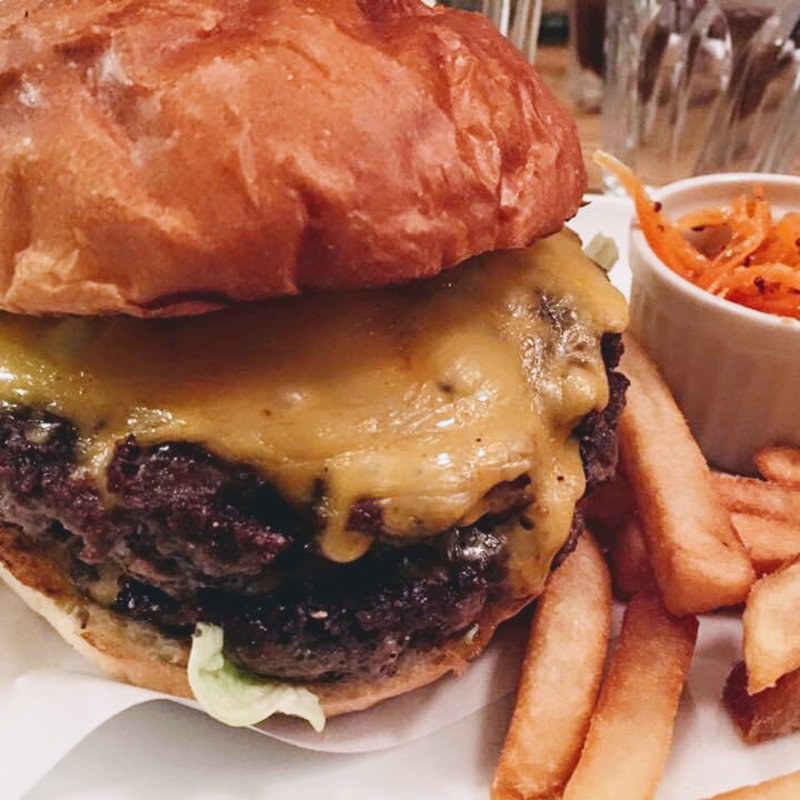 ダブルチーズバーガー(Sherry's Burger Cafe)