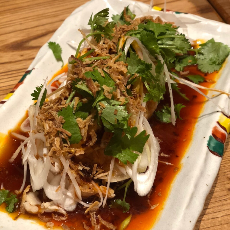 ピリ辛よだれ鶏(ムスブ田町魚金)