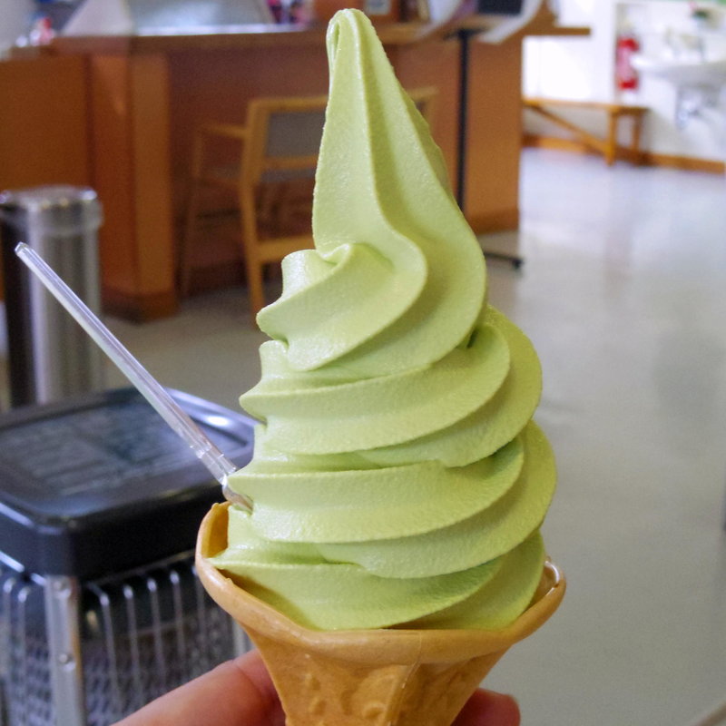 ほうれん草ソフトクリーム(道の駅  にしね)