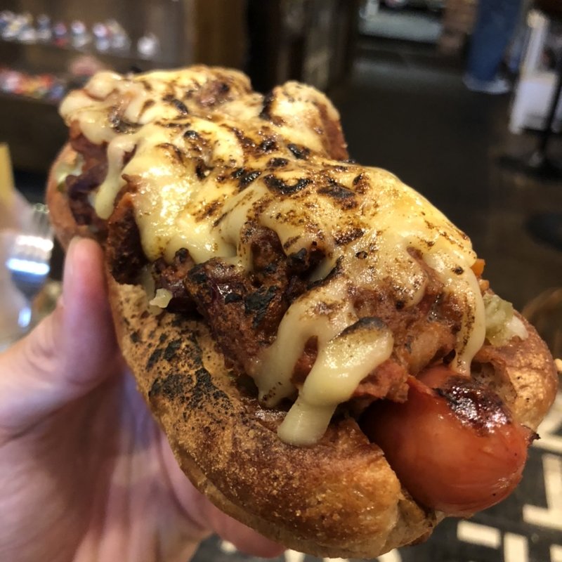 チリビーンズとチョリソーのホットドッグ(Sunchago Burgers)