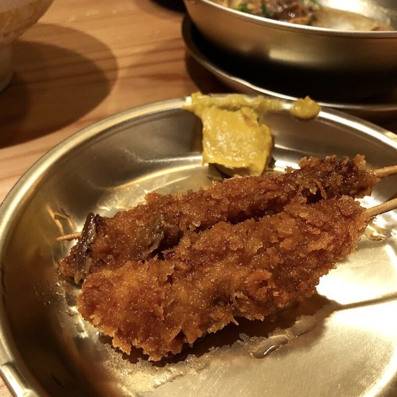 赤どてカツ(エムイソスタンド)