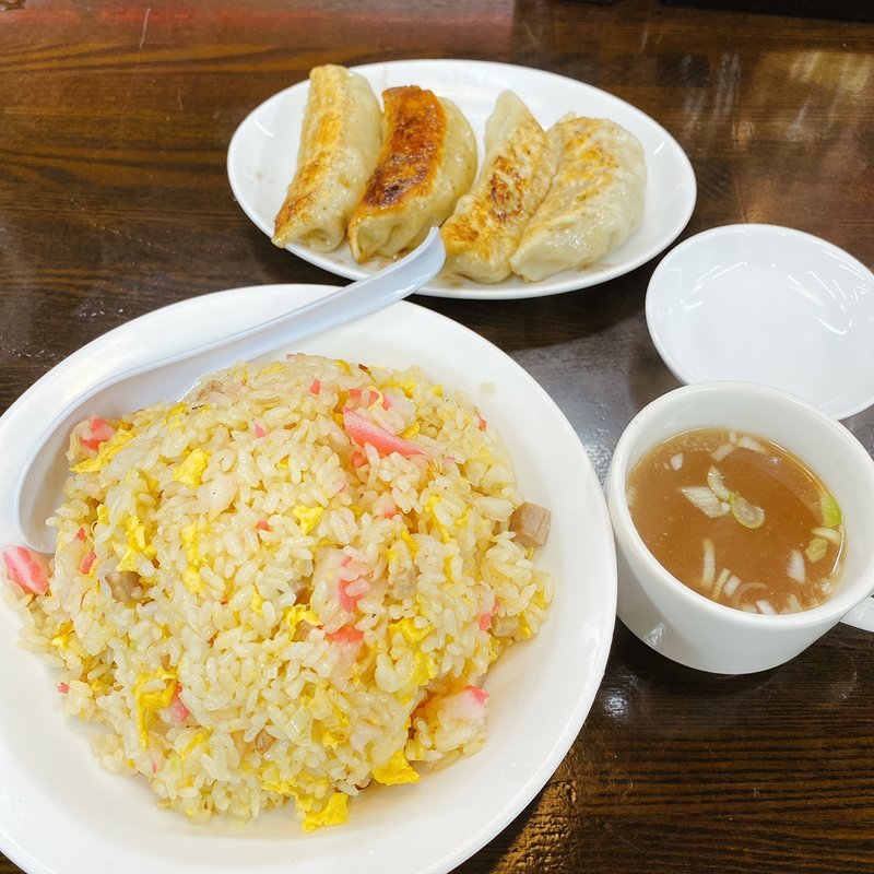 チャーハ大盛りとジャンボ餃子(南京亭 国立店 )