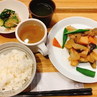 二菜定食(白身魚と野菜の黒酢あんかけ)(丸の内タニタ食堂)