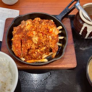 赤辛定食(からやま 多摩永山店)
