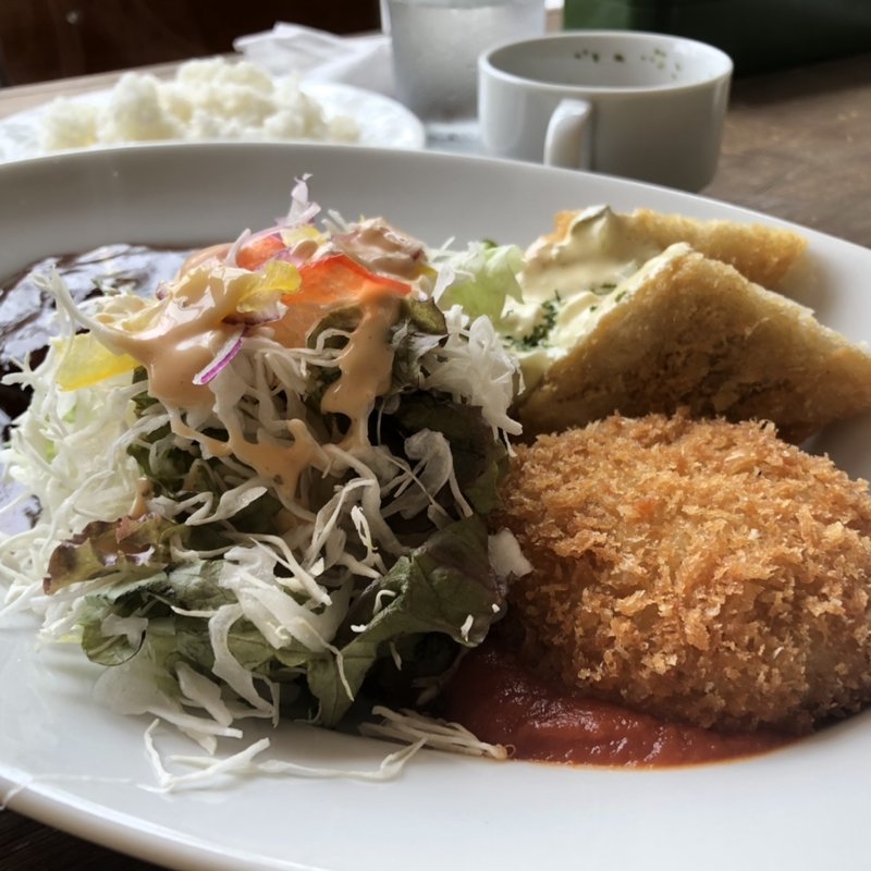 Cランチ（濃厚カニクリームコロッケとミニハンバーグ）(洋食 さかぐち)