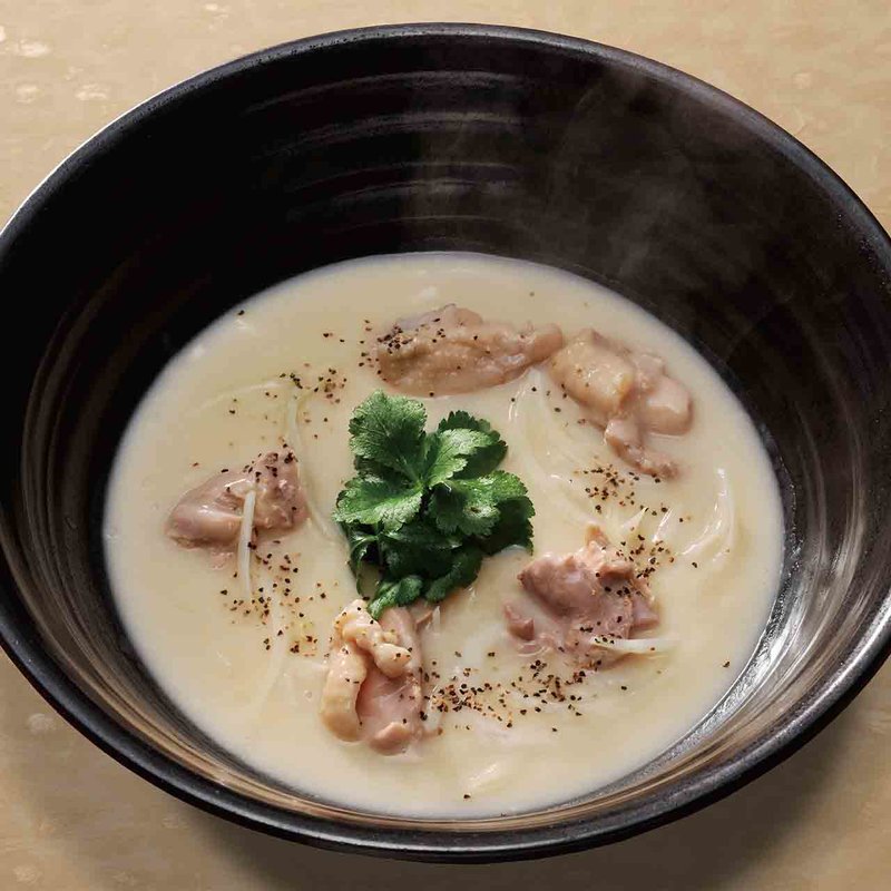 鶏クリームのおうどん(つるとんたん 本町楼)