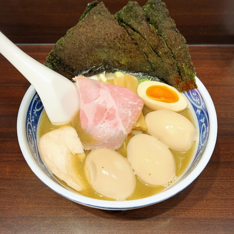 一番搾りの煮干そば(寿製麺よしかわ 西台駅前店)