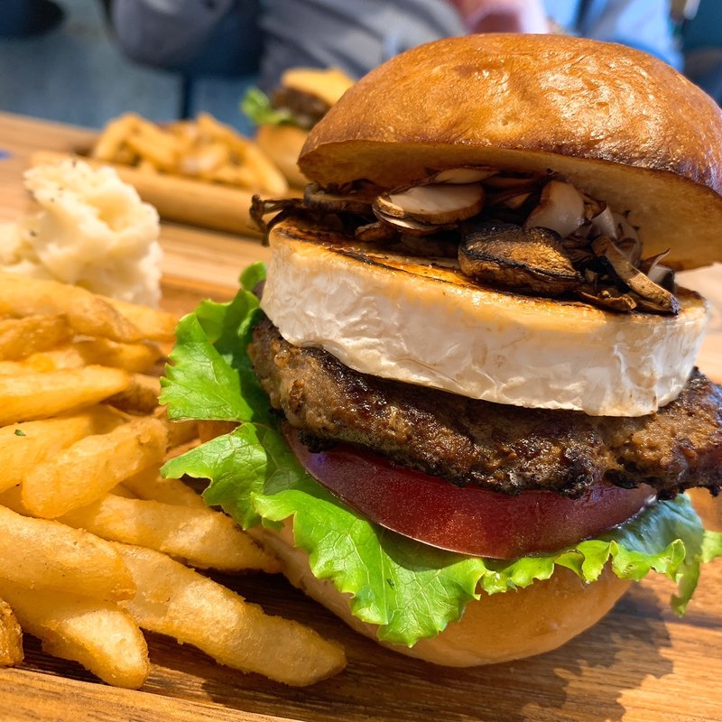 モッツアレラチーズバーガー＋マッシュルーム(B.B.M)