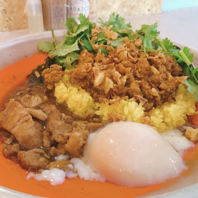 ケニックカレー×魯肉飯合いがけ（パクチー、温玉トッピング）(ケニックカレー)