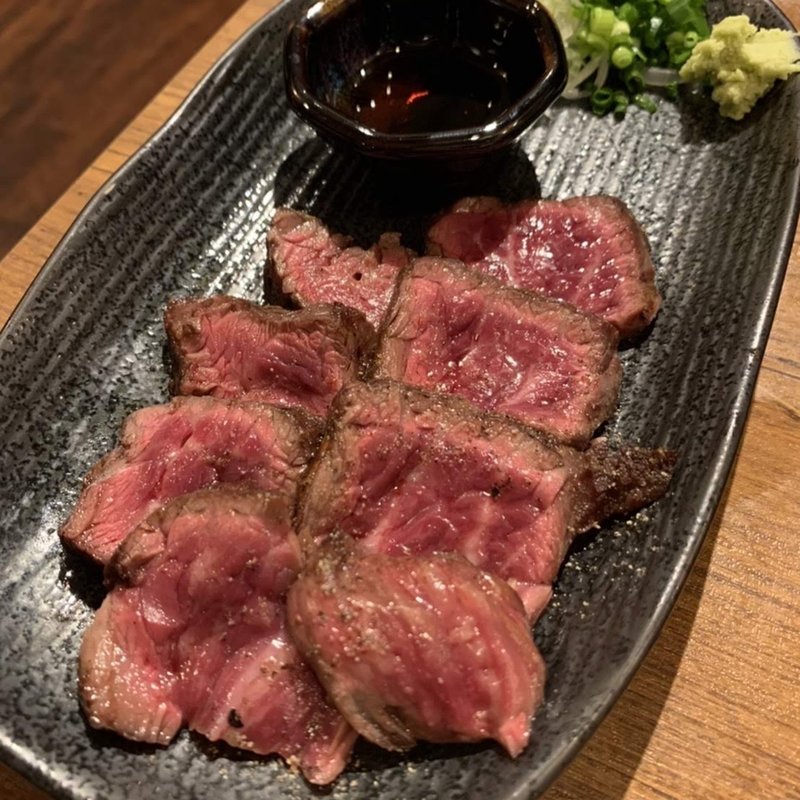 和牛ハラミタタキ(やきとん・地酒　こたろう)