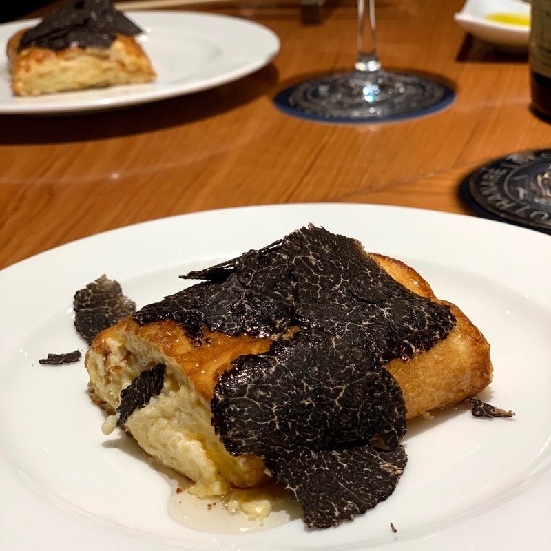 トリュフのふわふわスフレオムレツ(フレンチ ビストロ AU GAMIN DE TOKIO 恵比寿)