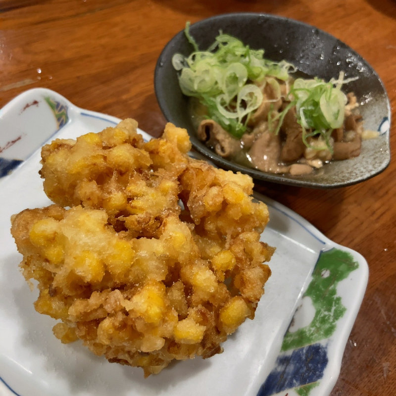 もつ煮込みととうもろこしかき揚げ(やきとり戎 西荻北口店)