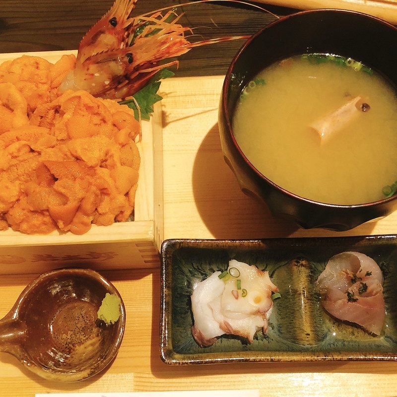 ウニ丼(田村 岩太郎商店 （たむら がんたろうしょうてん）)