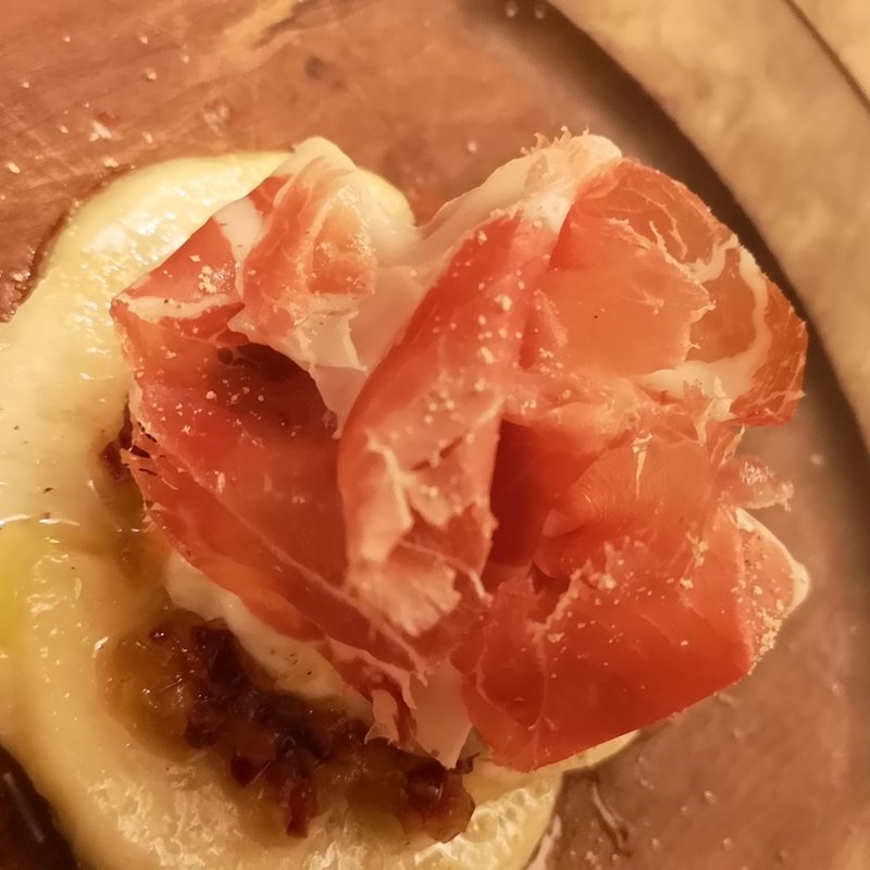 桃のカプレーゼ(和酒バル KIRAZ)