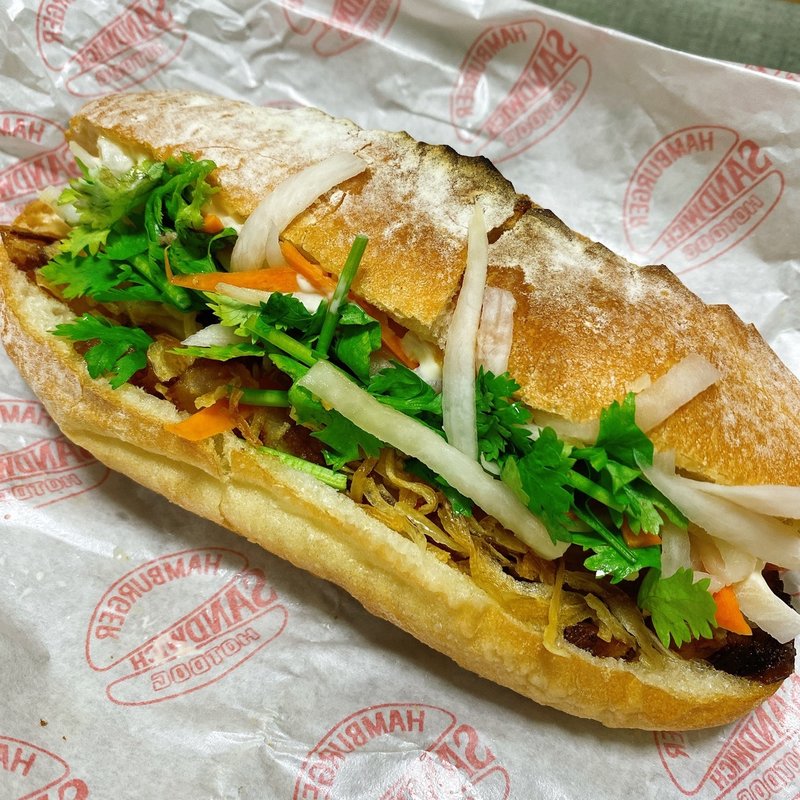 豚角煮とベトチャーシュー(ベトナムサンドイッチ アオサンズ)