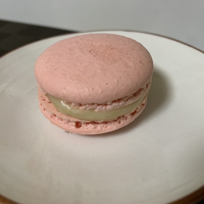 白桃(マカロン)(パティシエ エス コヤマ)