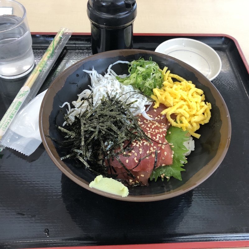 マグロしらす丼(とれとれ市場)