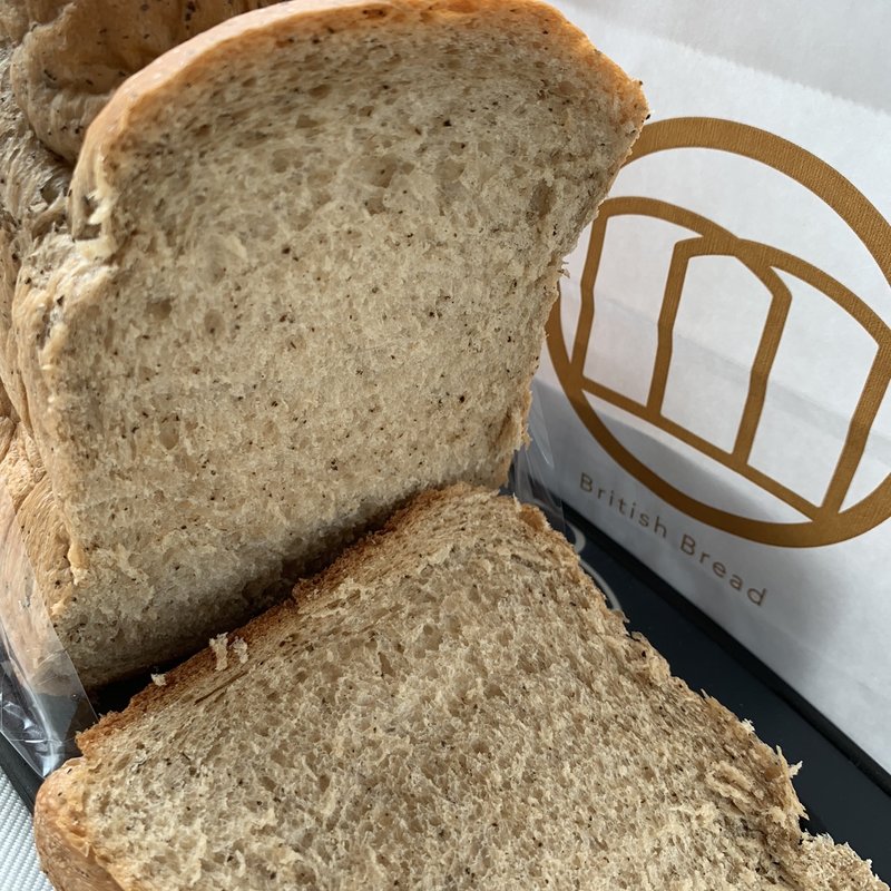 紅(食パン専門店　まきば)