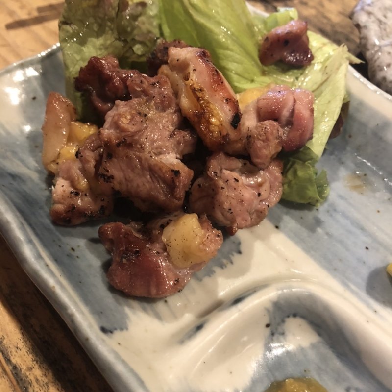 ひね鶏もも焼き(立ち呑み あたりや食堂 なんば店)