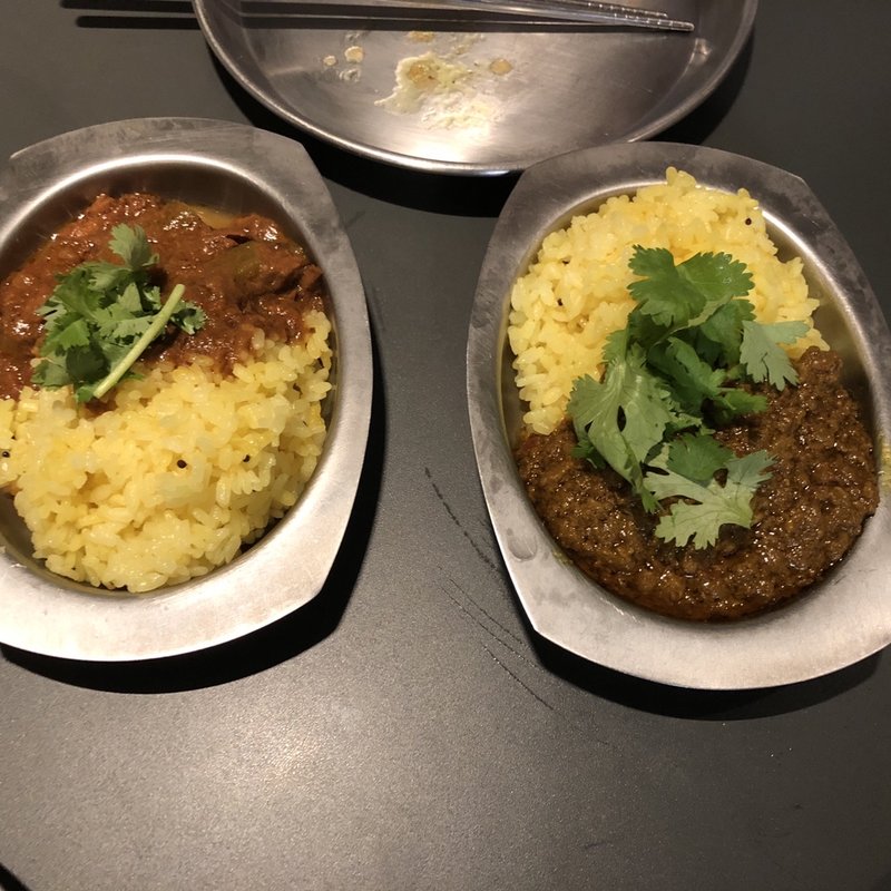 牛ひき肉のキーマ〆カレー&オクラとツナのフィッシュ〆カレー(カレー居酒屋 『YELLOW』)
