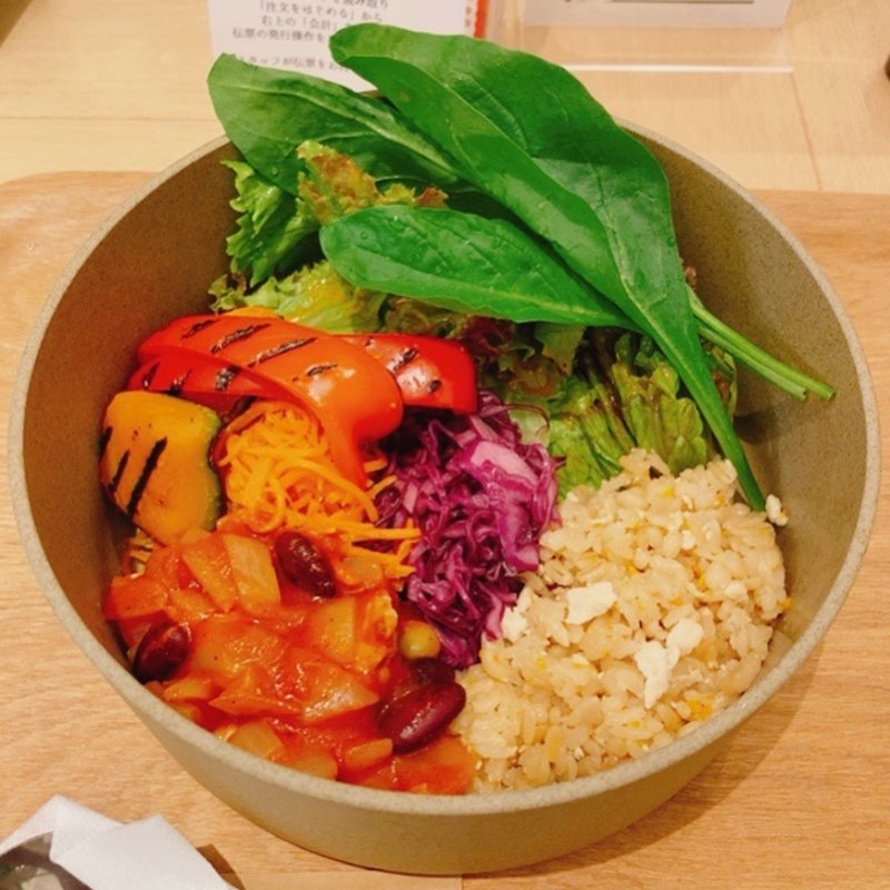 蒸し鶏とお豆のトマトソースもち麦サラダボウル(タニタカフェ　コレド室町店)