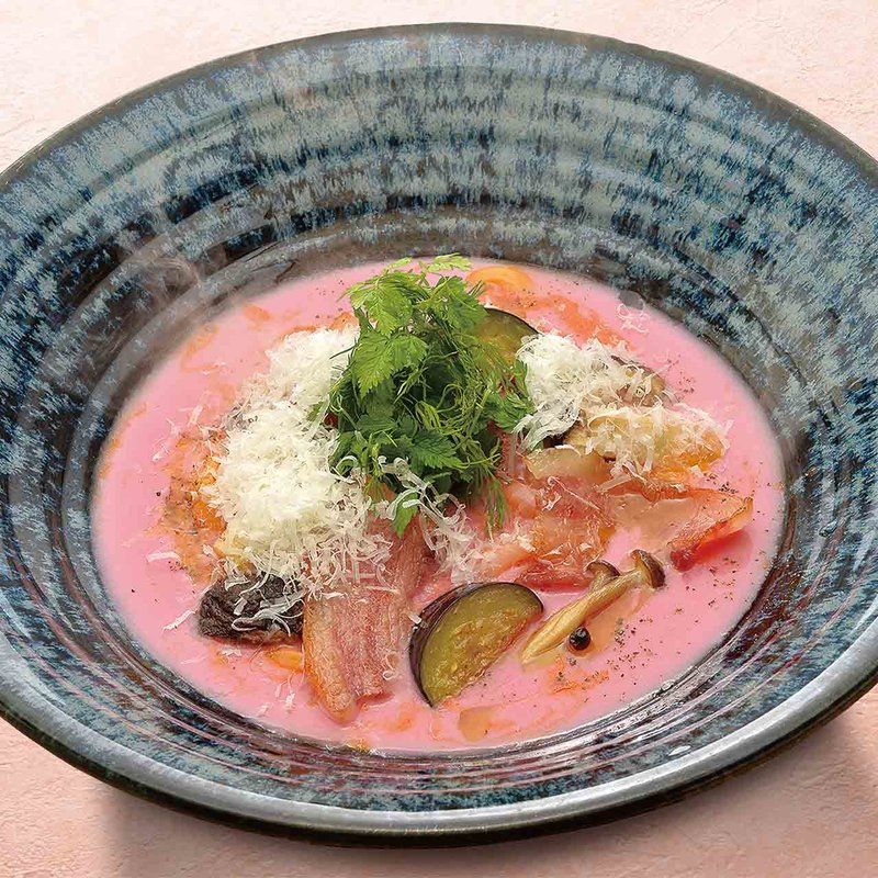 ピンクカルボナーラのおうどん(つるとんたん 本町楼)