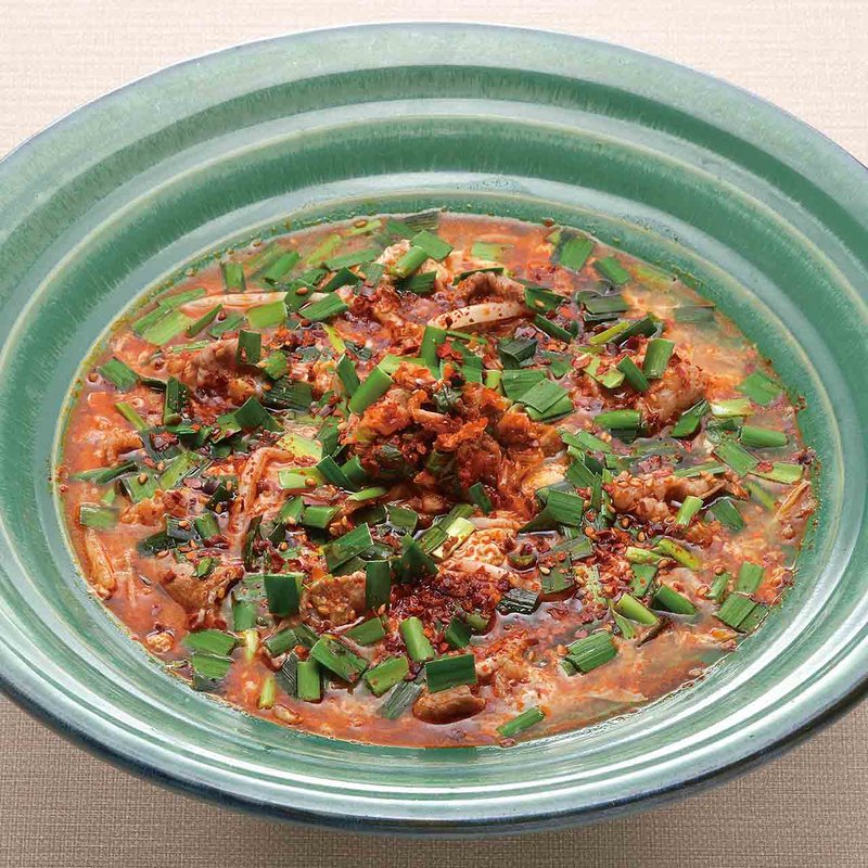 ピリ辛 火鍋仕立て 牛カルビ 玉子とじのおうどん(あげたち 匠の細麺 つるとんたん（大国町）)