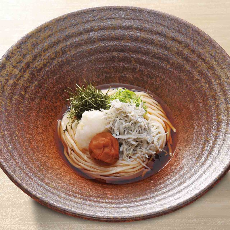 梅しらすおろしぶっかけのおうどん（温・冷）(あげたち 匠の細麺 つるとんたん（大国町）)