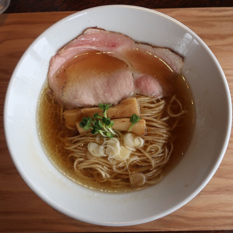 白醤油ラーメン(間がり)