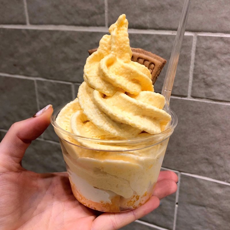 完熟宮崎マンゴーソフト(サン・フルーツ 日本橋三越本店)