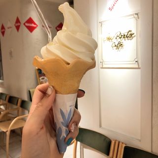 北海道生乳ソフトクリーム(アルポルトカフェ 日本橋店)