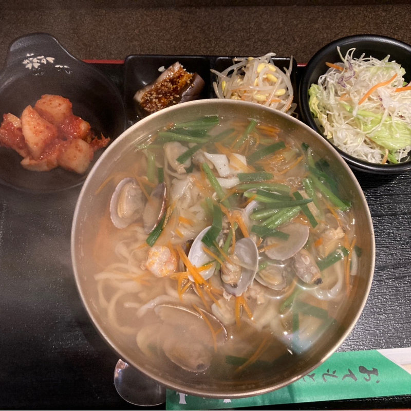 カルグクス定食(うわさのへそんちゃん)