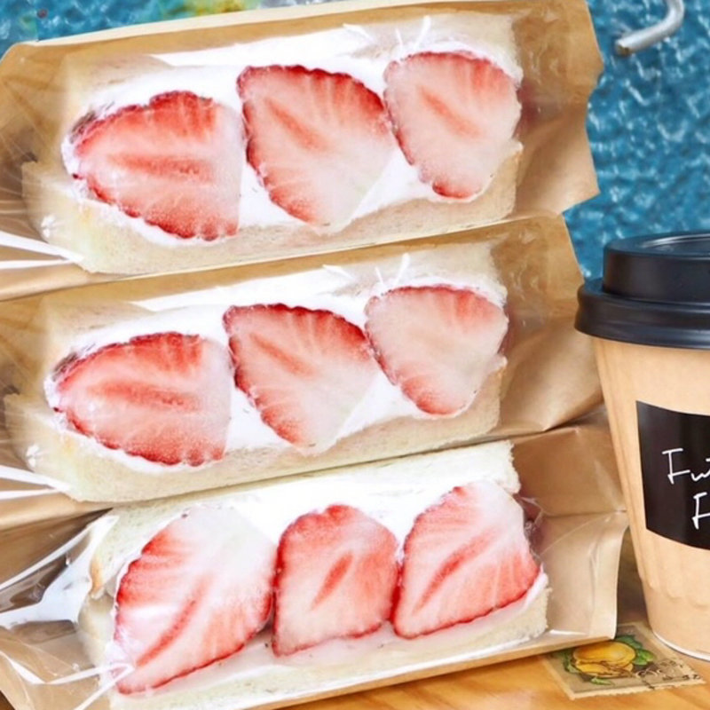 いちごサンド(フツウニフルウツ)