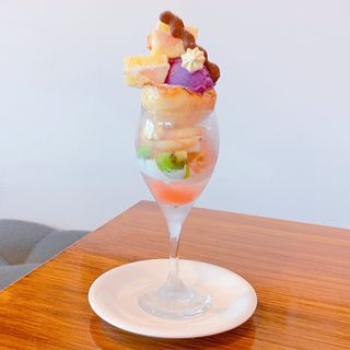 桃パフェ(sweets cafe&bar 2.es)