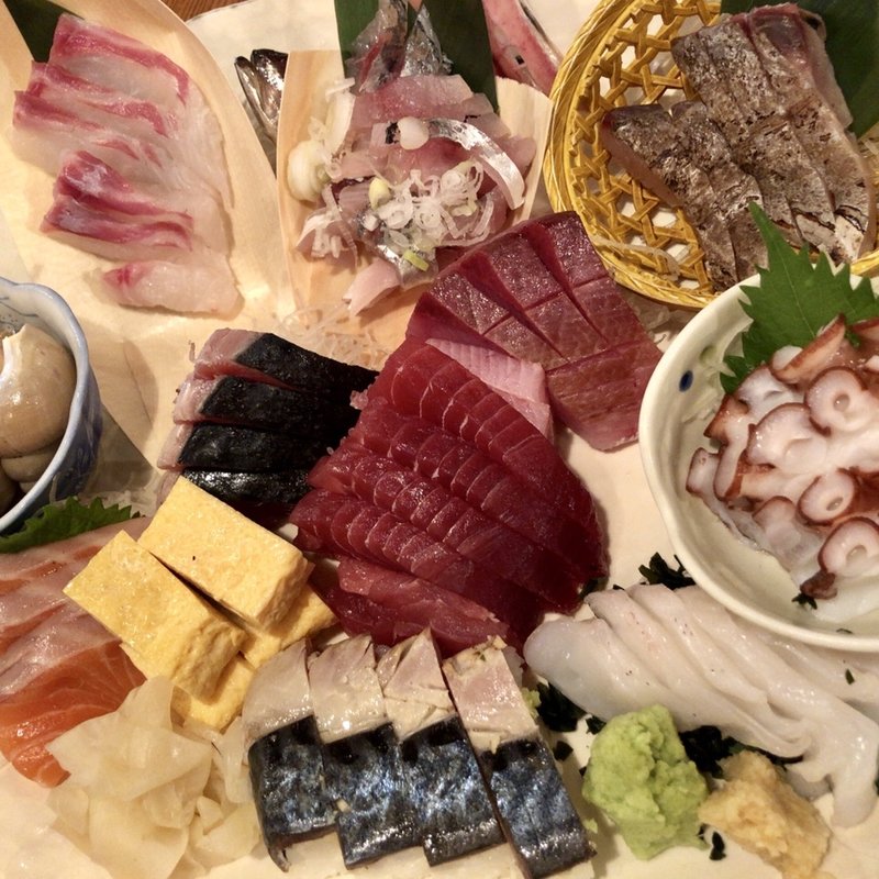 刺身6点盛り(鱈腹魚金 （タラフクウオキン）)