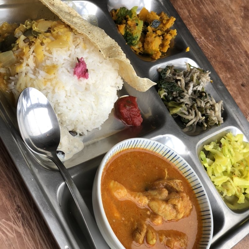 チキンカレー(スパイスキッチンムーナ)