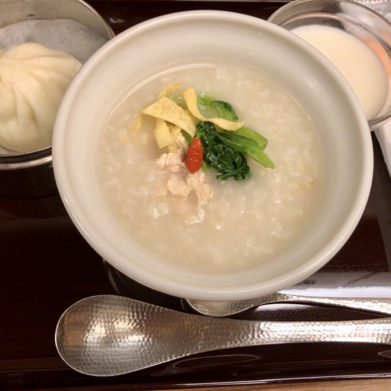 鶏と青菜の朝粥(粥餐庁 新宿京王モール店)