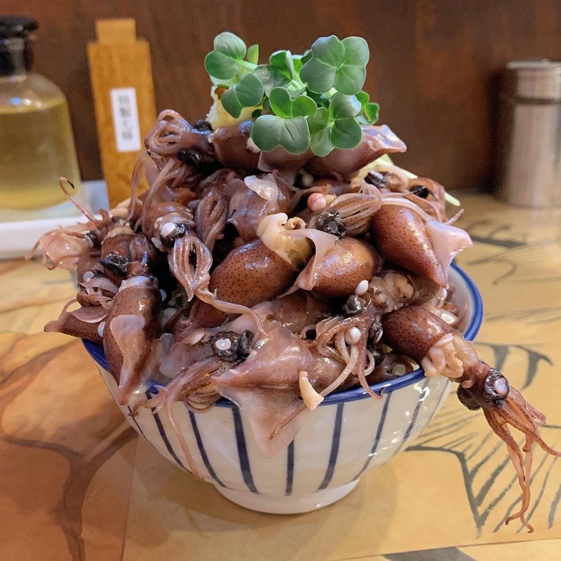 遊び飯　蛍烏賊丼(似星 （ニボシ）)