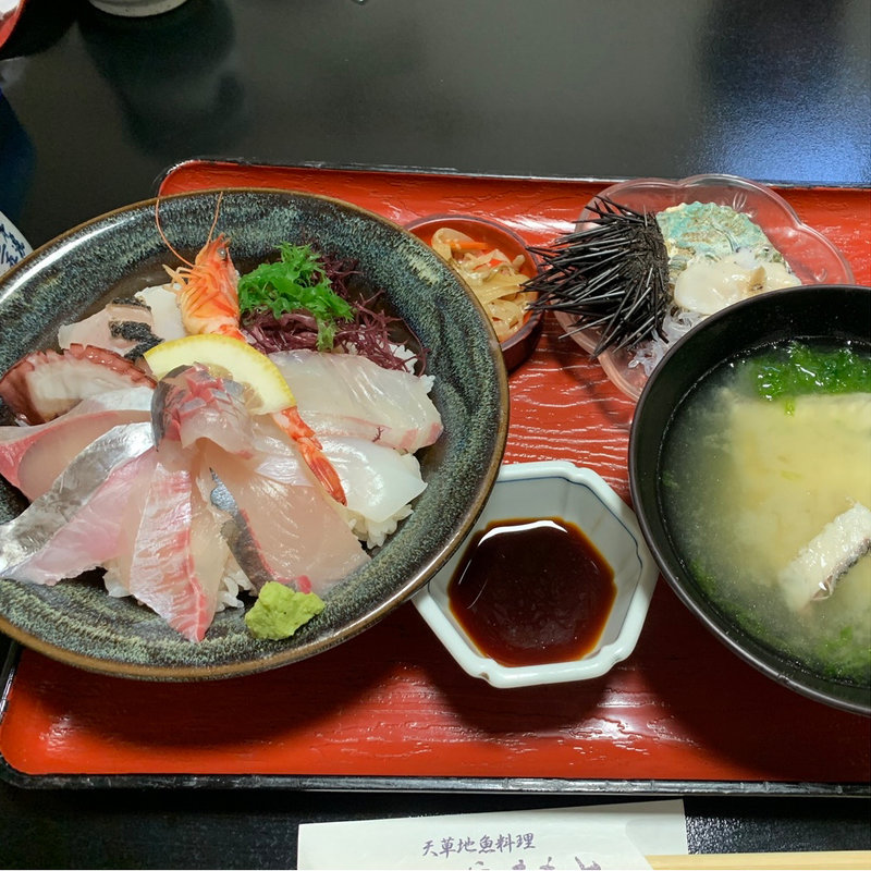 海鮮丼(いけすやまもと )