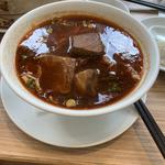 牛肉の煮込み麺(鼎泰豐 新宿店 （ディンタイフォン）)