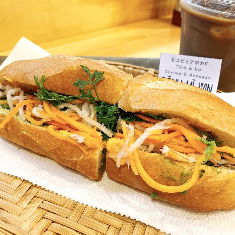 バインミーエビとアボカド(バインミーウィン)